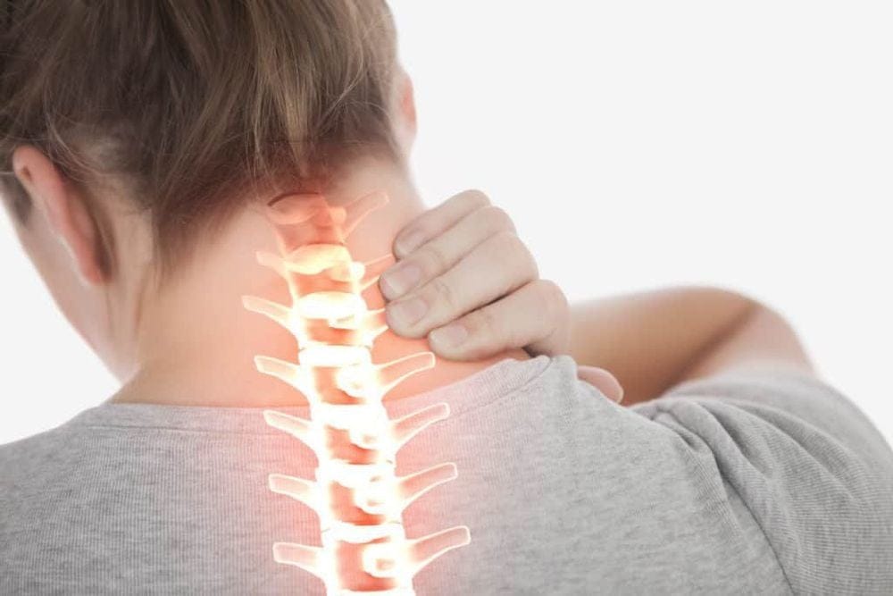 CẢNH BÁO: DẤU HIỆU VÀ BIẾN CHỨNG CỦA THOÁT VỊ ĐĨA ĐỆM CỘT SỐNG CỔ